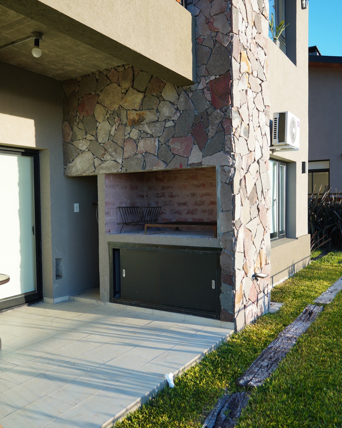 Exterior del complejo y jardines