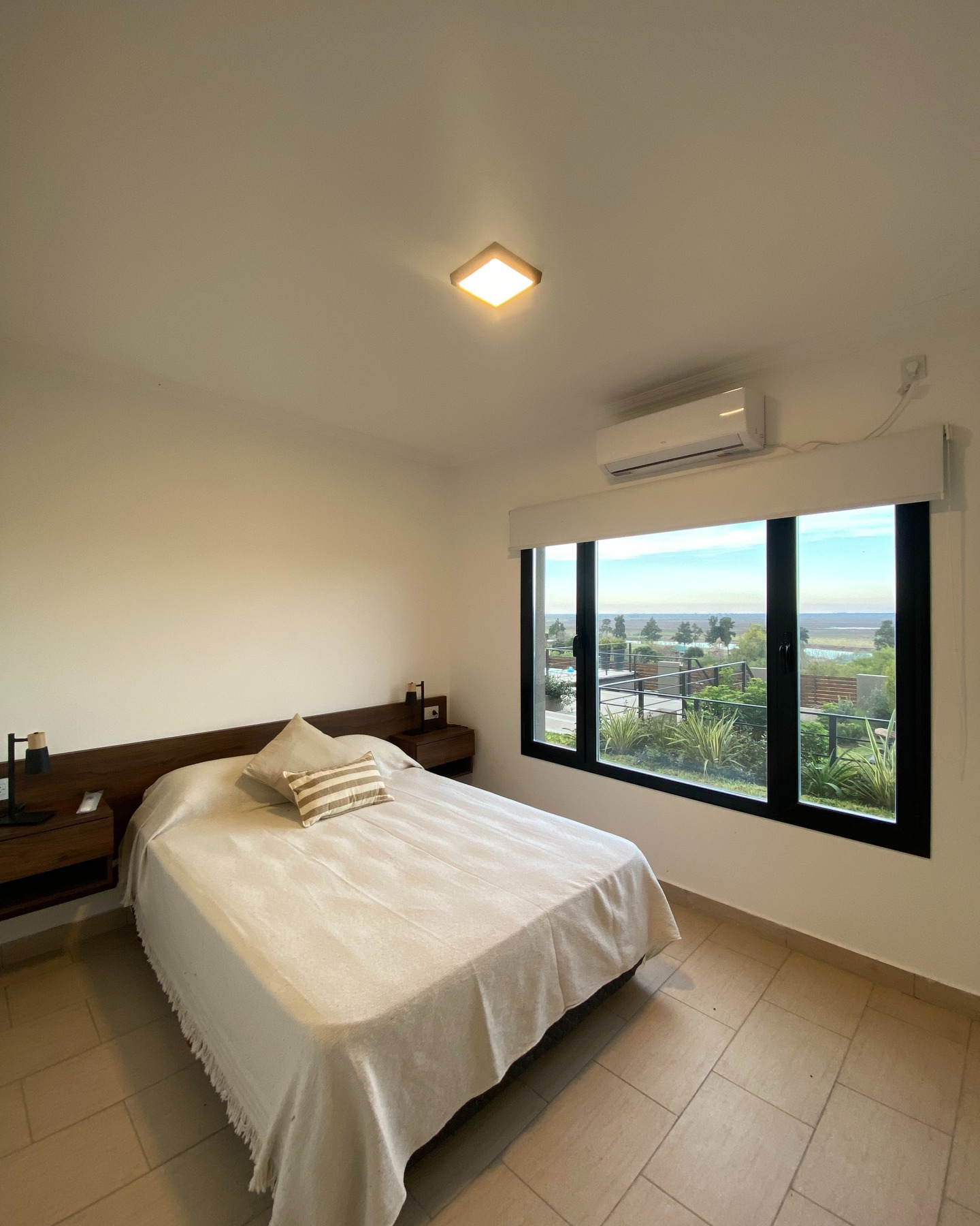 Dormitorio matrimonial con vista